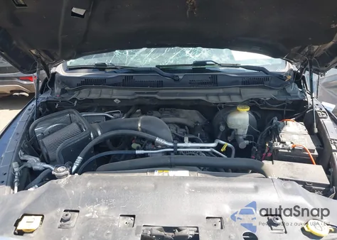 2017 Ram 1500 Laramie 4X4 5'7 Box z USA, uszkodzony, nr VIN 1C6RR7NT5HS767679